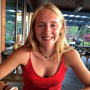 Meet your Posher, Chloe